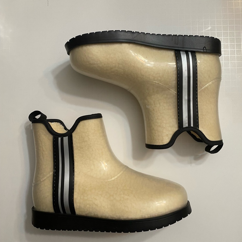 Time and Tru Women’s Winter Boots with Faux Sherpa Lining Size 9 Tan